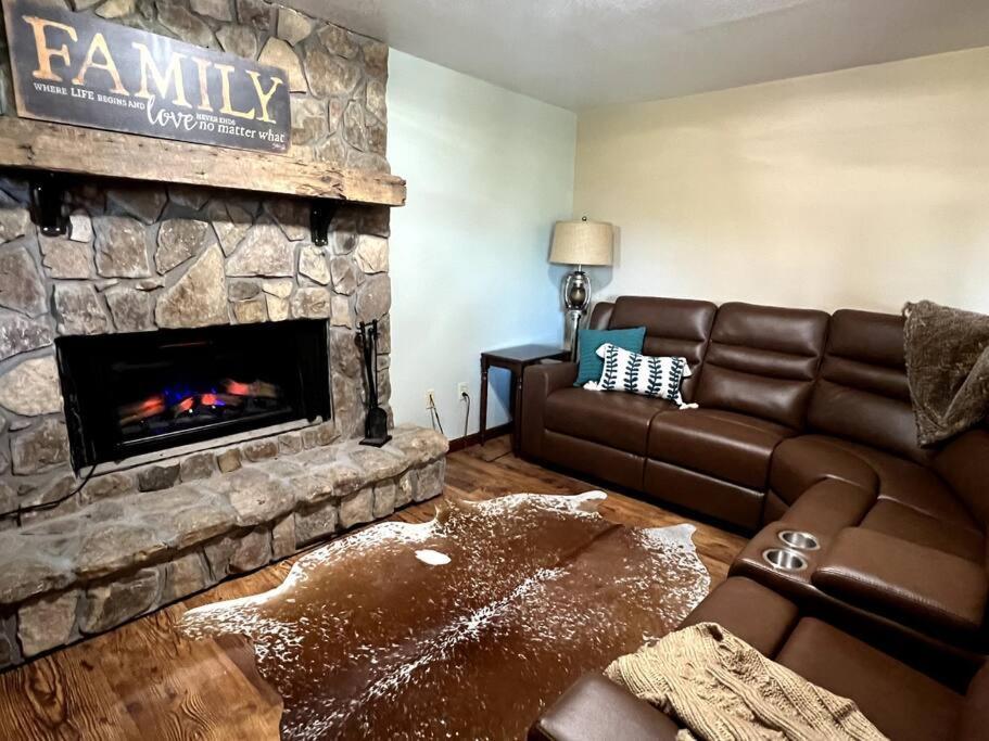 Red Rooster Family Cabin W/Hot Tub+Fire Pit+View Franklin Extérieur photo